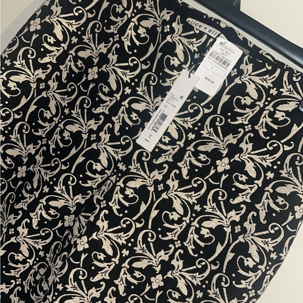 Alice + Olivia Black and Cream Patterned pants
